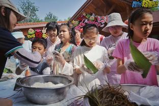 状态不俗！利拉德首节8中5拿到12分3助攻